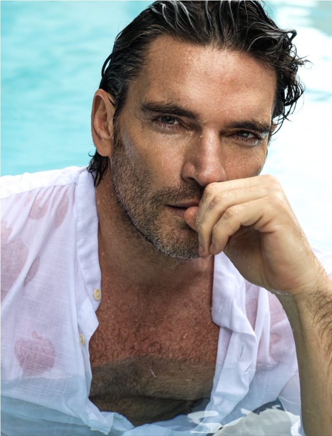 Julián Gil entre ‘Los 50 Papás más Guapos del Momento’, según la revista CARAS