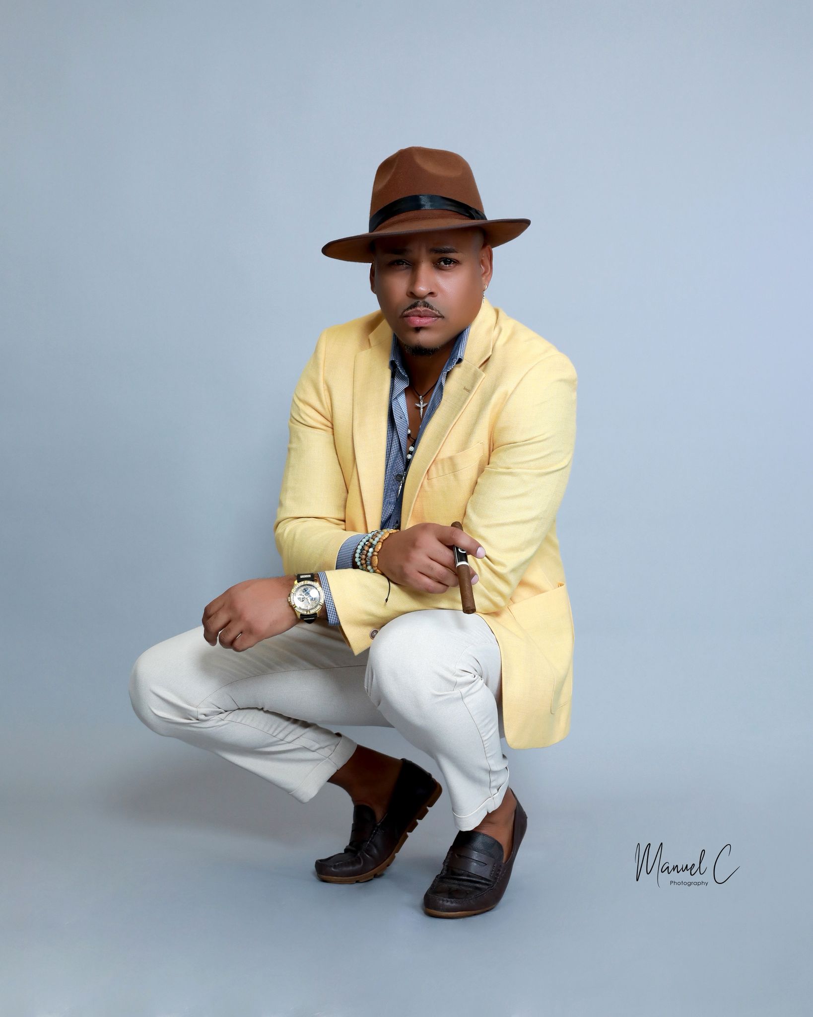 Frain Thomas conquista con su exquisito y elegante bolero moderno.