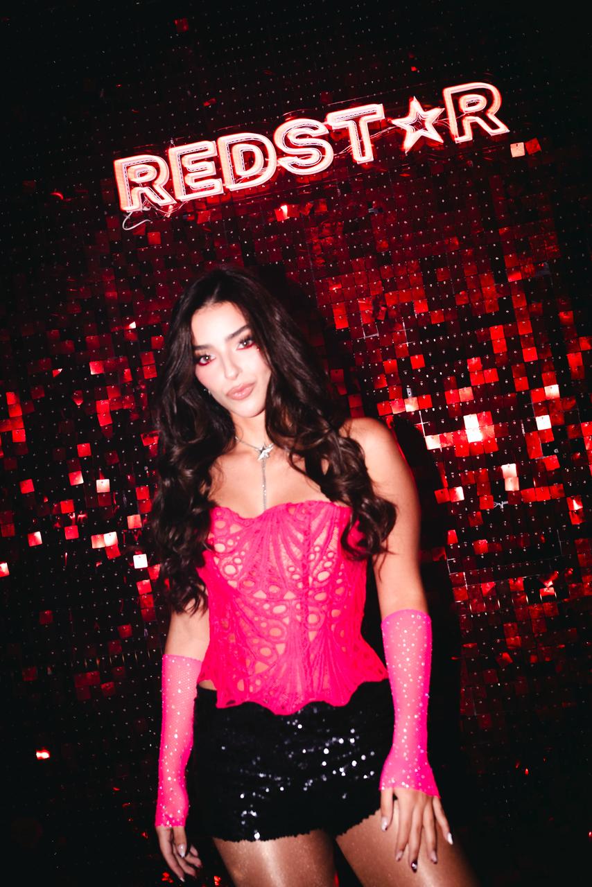 Adri Torrón lanza disco “REDSTAR”; abrirá show de Erreway