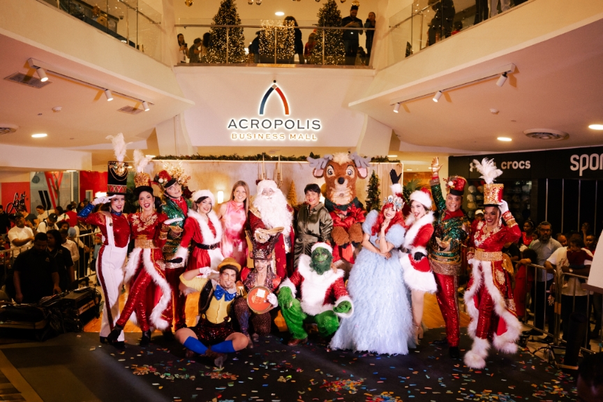 Acrópolis da la bienvenida a la Navidad 2025 con una noche mágica llena de luz y tradición