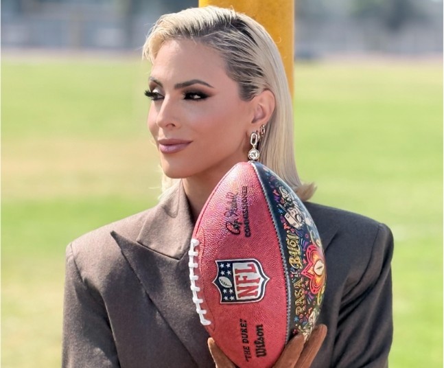 Valeria Marín cierra su décimo tercera temporada de la NFL con un poderoso look custom made en el Super Bowl 60 para TUDN